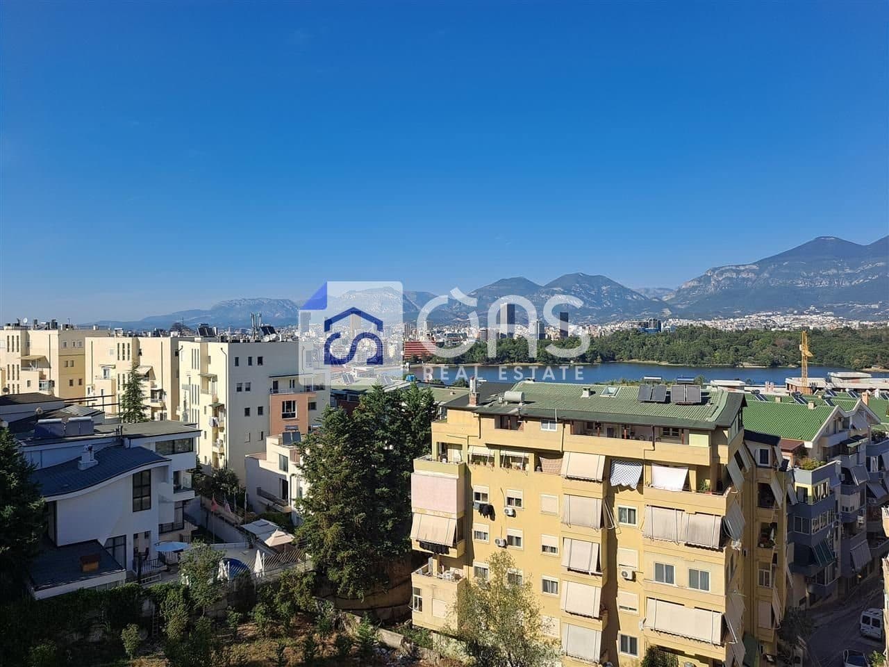 Shitet Apartament 2+1 liqeni i thate
