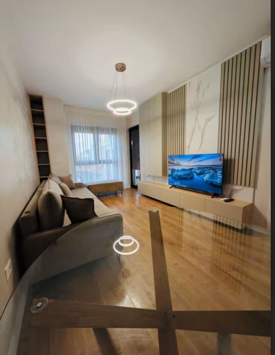 Jepet me qera apartament 2+1 tek Komuna Parisit