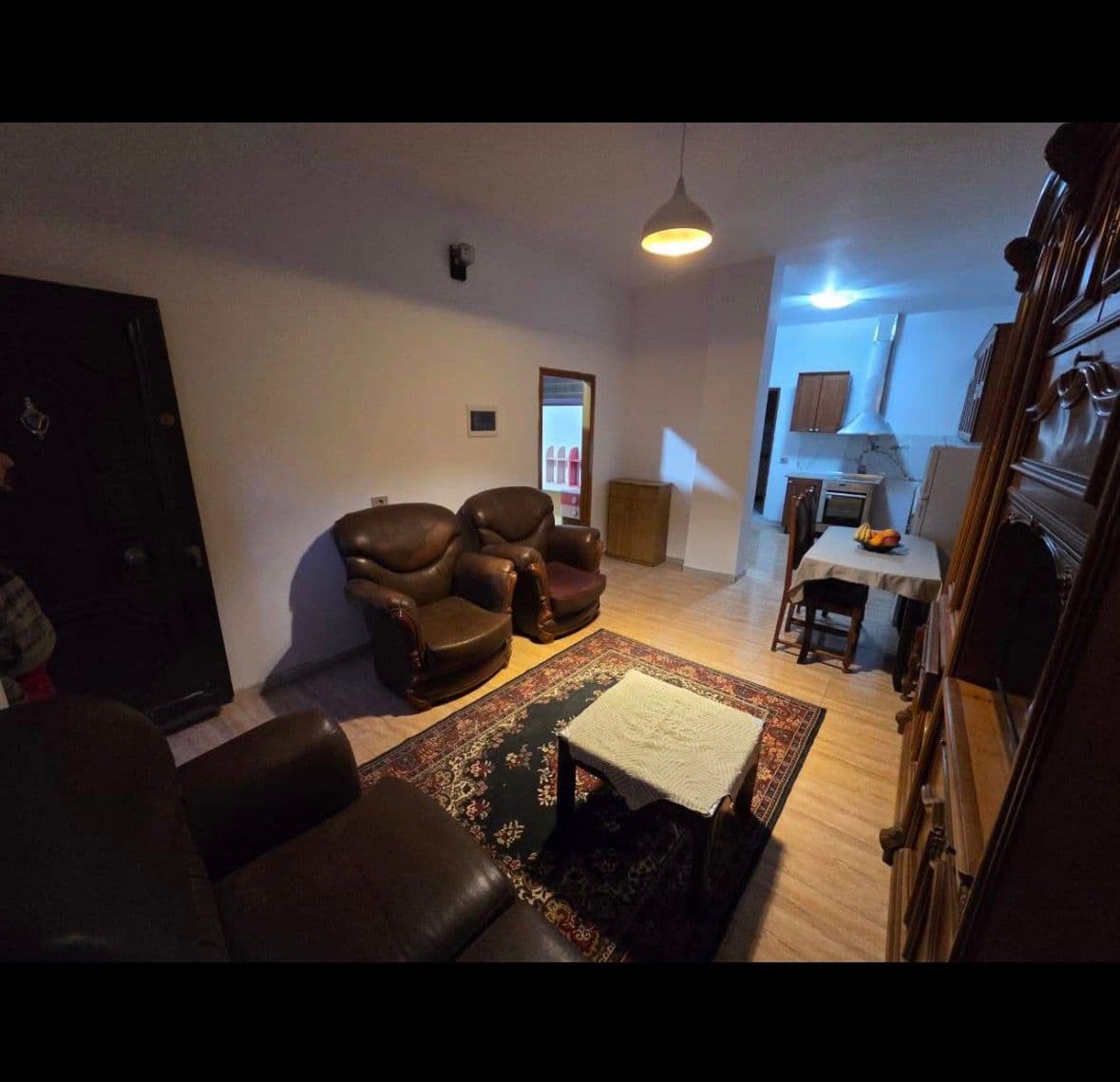 Jepet apartament 2+1 me qera Ne Don Bosko ne shtepi private 40.000 leke