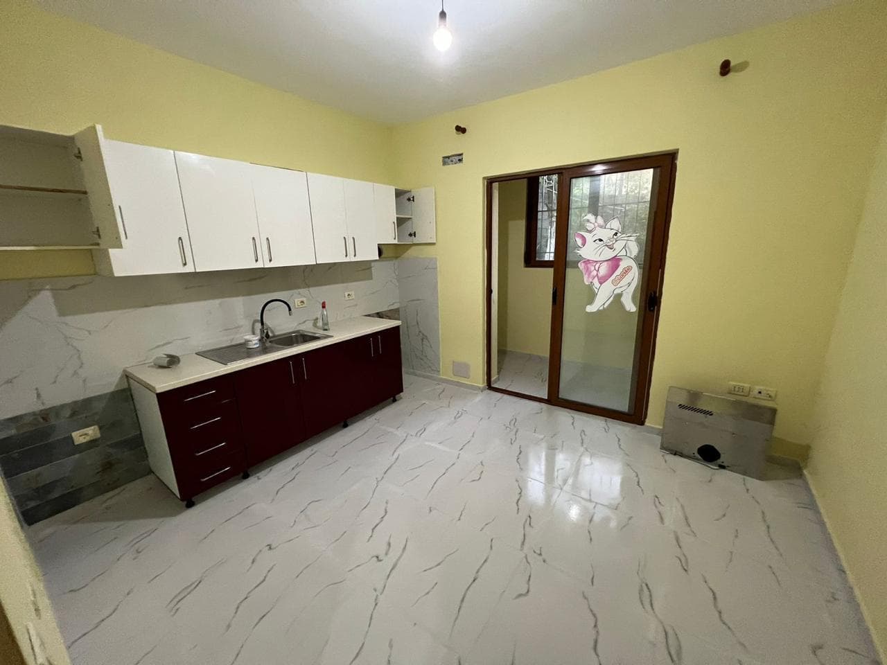 Vilë me 2 hyrje Me Qera në Ali Demi, Tiranë - 350.000€ | 230 m² 2