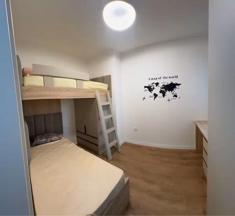 Jepet me qera apartament 2+1 tek Komuna Parisit 3