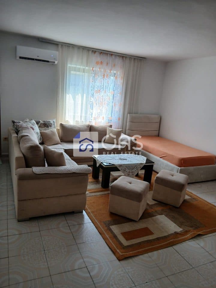 Jepet me qera apartamenti 2+1 vasil shanto