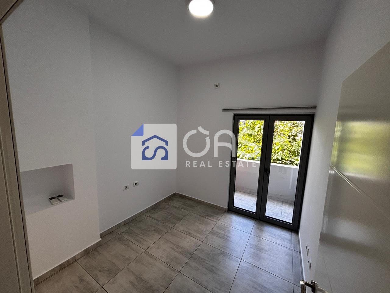 Jepet me qera Apartament Per Biznes tek Rruga e Dibrës, Tiranë - 500€ | 75 m² 4
