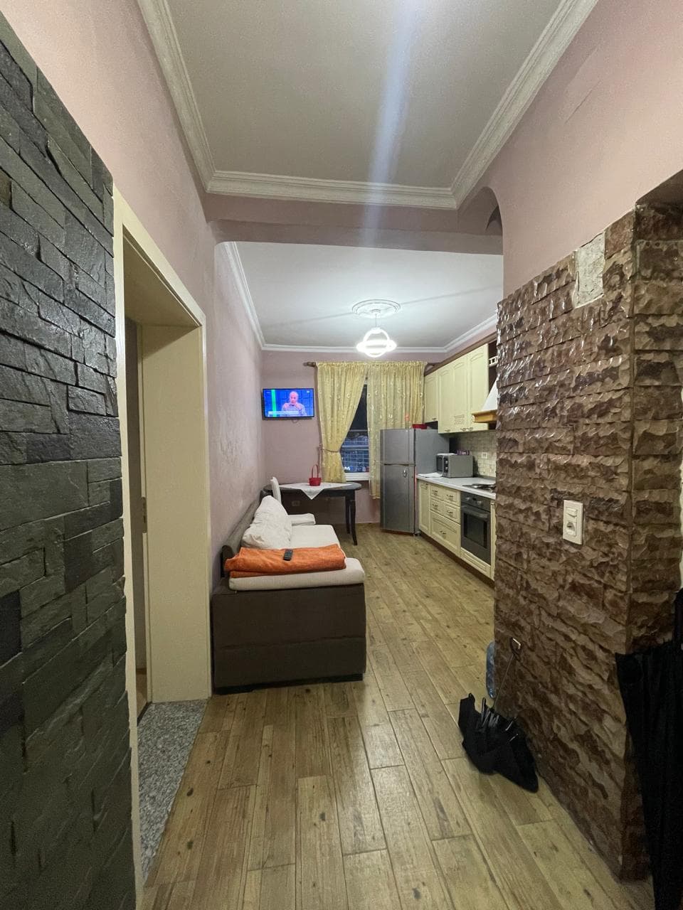 Jepet me qera apartament 2+1 tek Rruga Durresit (Prane Gjimnazit Qemal Stafa) 2