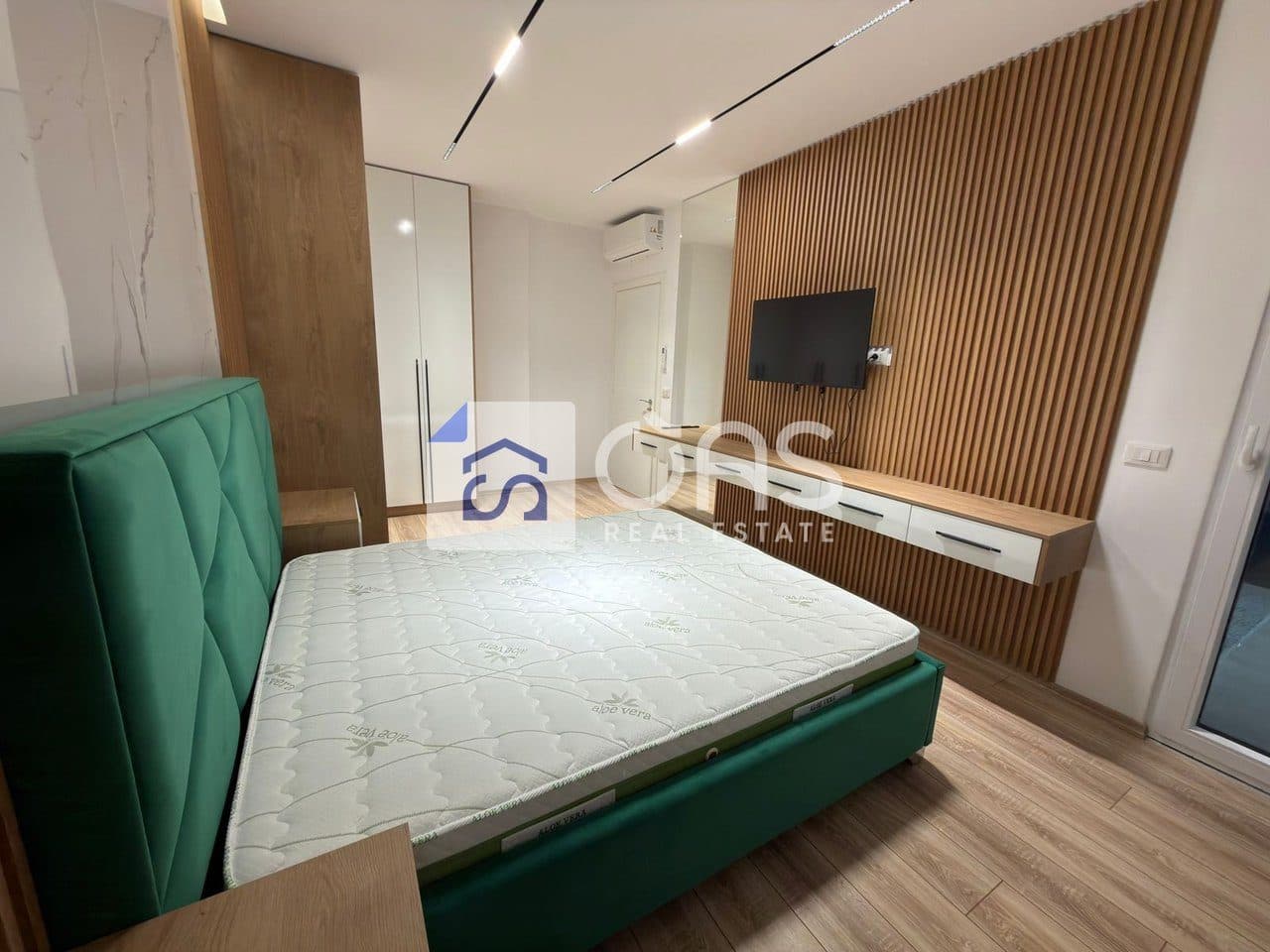 Jepet me qera apartament 2+1 tek Komuna e Parisit (Bega 007) 4