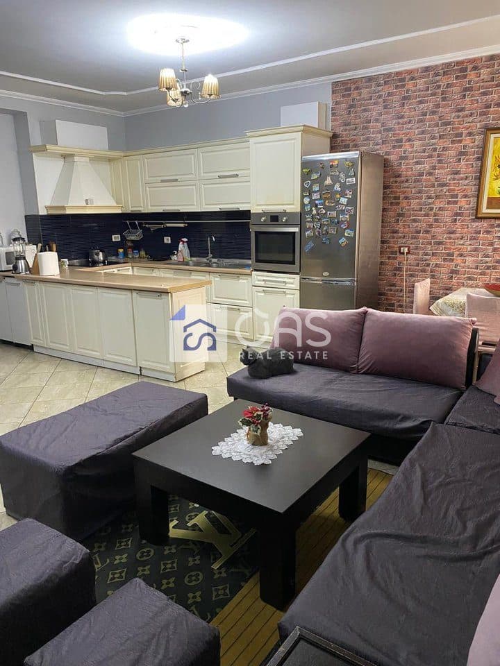 Shitet apartament 2+1 ne Freks