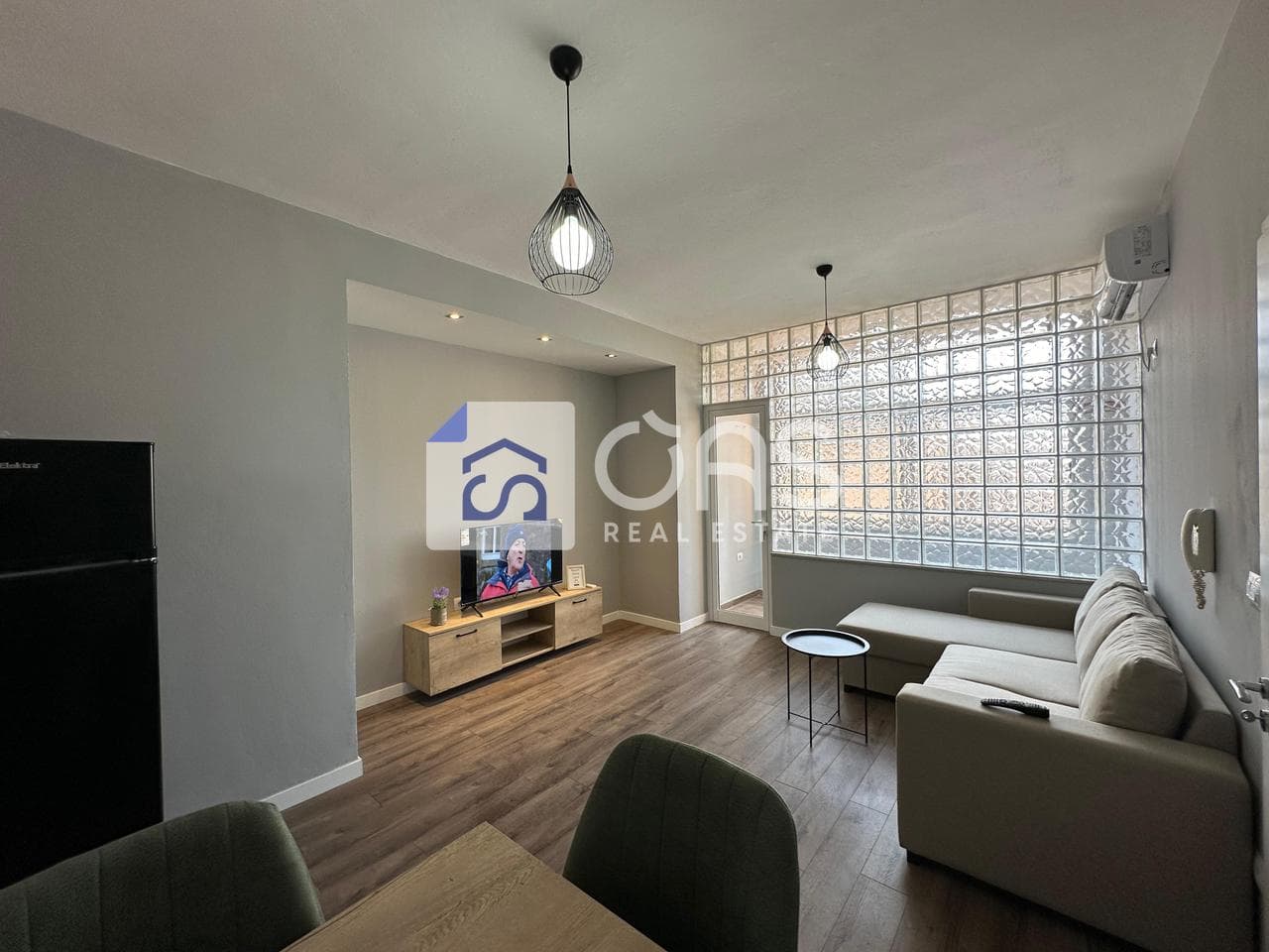 jepet me qira apartamenti 1+1 pazari i ri