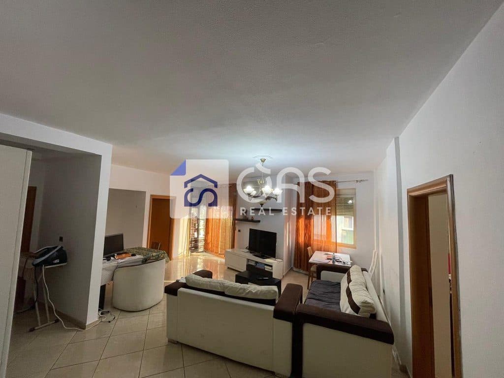 Jepet me qira Apartament 2+1+2 komuna e parisit 3