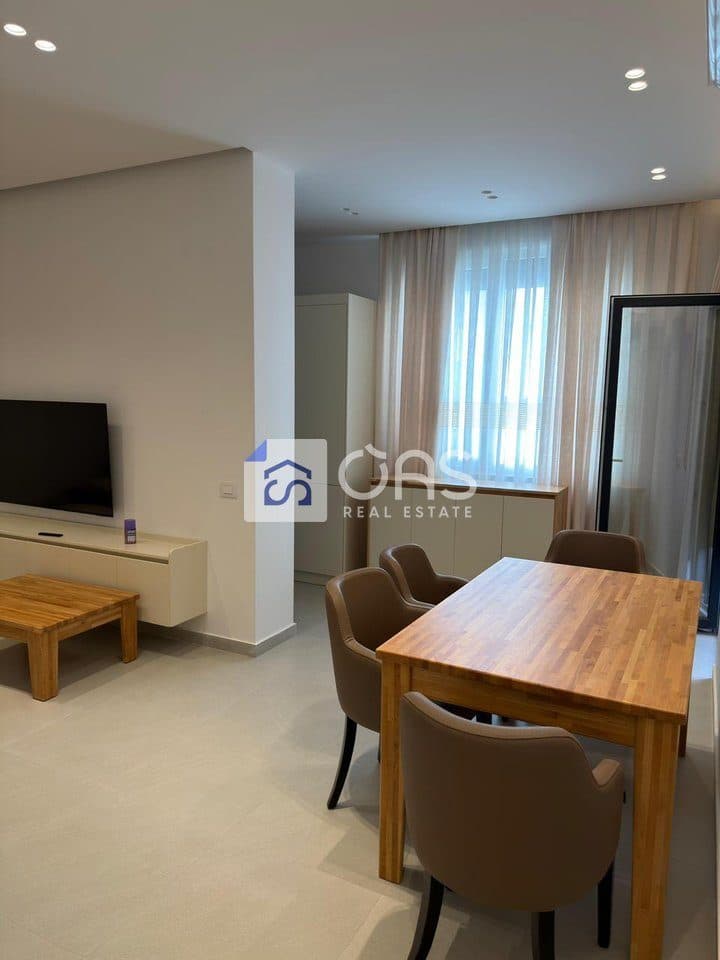 Jepet me qera apartament 1+1+garazhd ne Shkoze 2