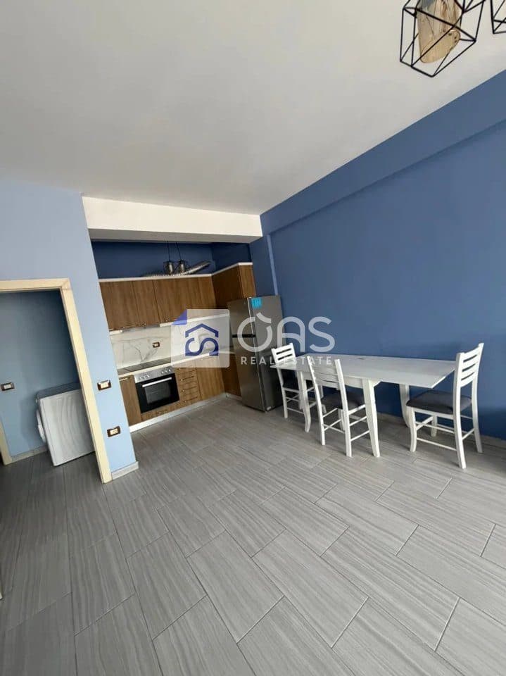 Jepet apartament me qera 1+1 Astir 4