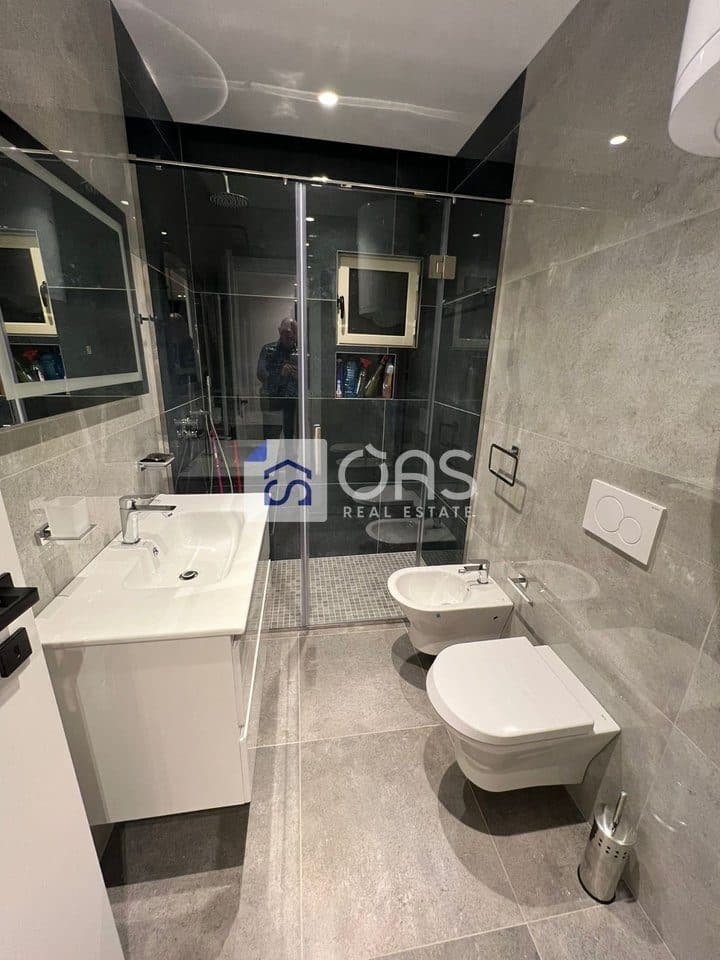 Jepet apartament 2+1 me qera Te Ish Fusha e Aviacionit 700 euro 3