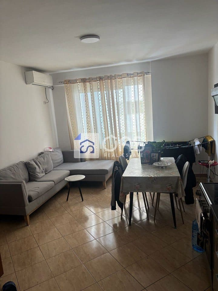 jepet me qira Apartament 1+1 astir 2