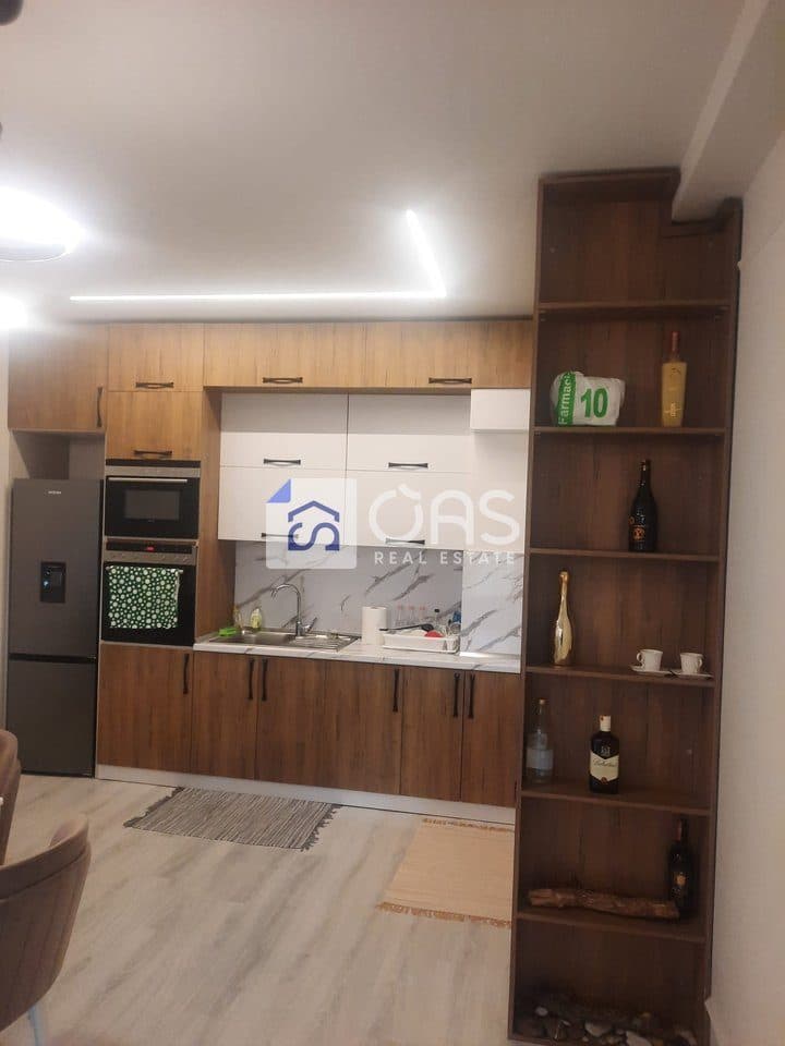 Jepet me qera apartament 2+1+2 tek Farmacia 10 (Kompleksi Arlis) 4