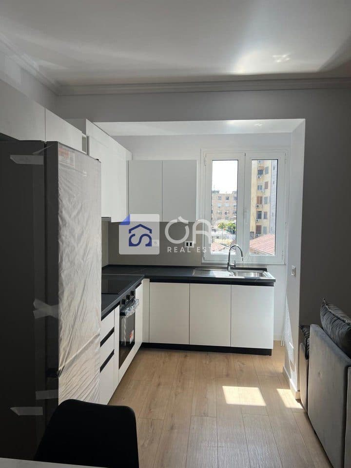 Apartament 2+1 Me Qira në Bulevardin Zogu i Parë, Tiranë - 850€ | 90 m² 3