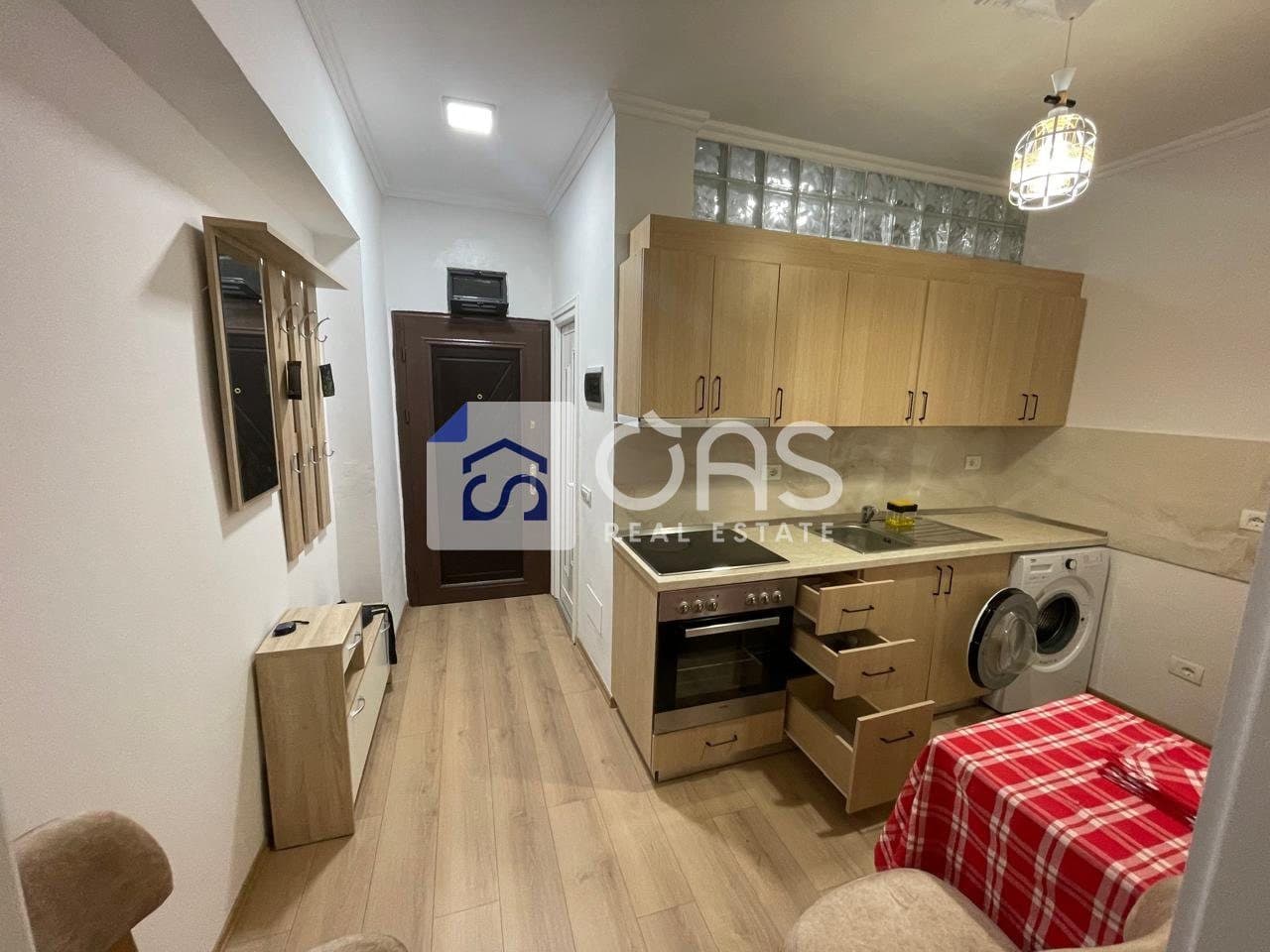 Jepet me qera apartamenti 1+1 Komuna e Parisit 3
