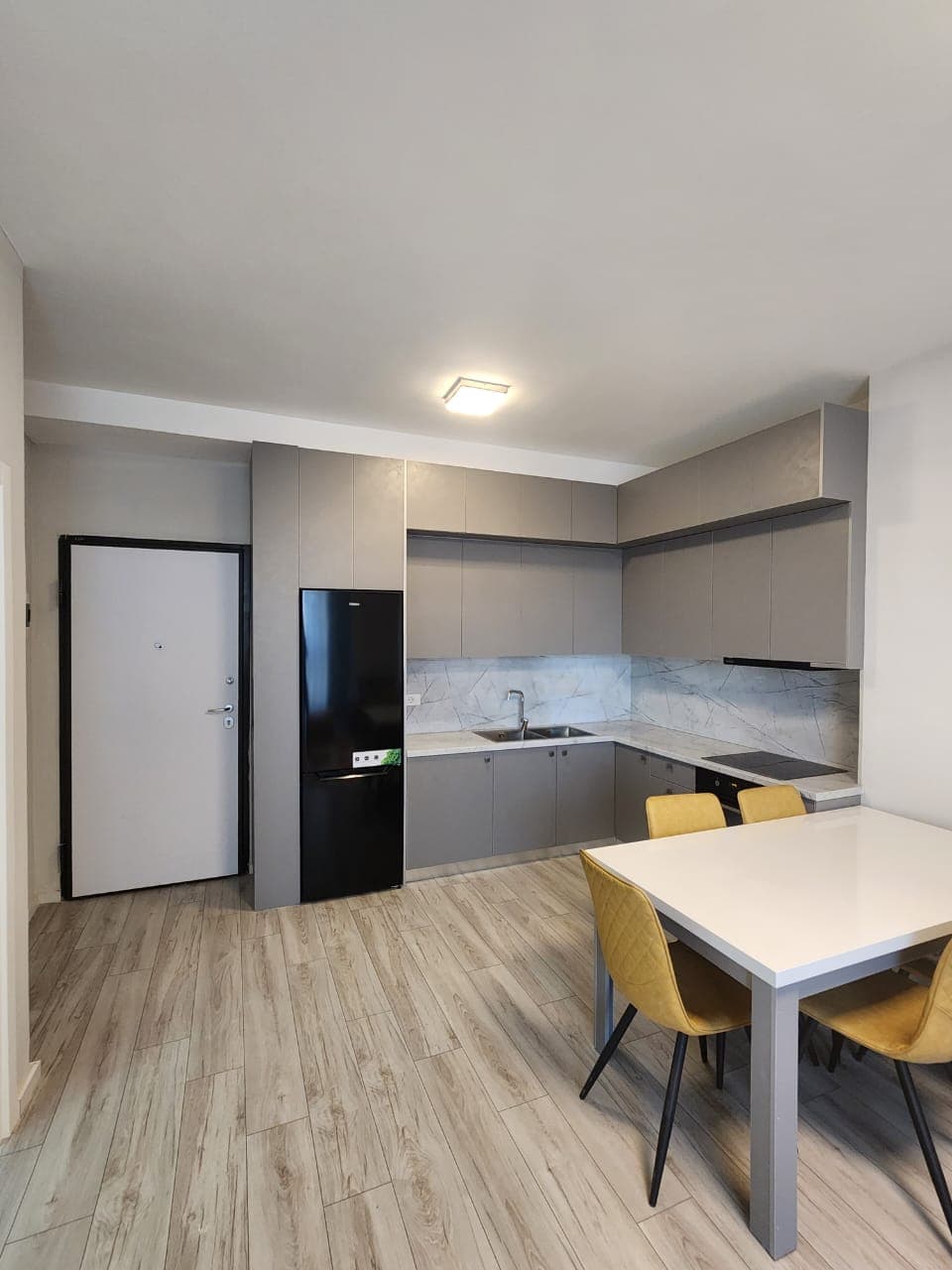 Jepet me qera apartament 1+1 tek Komuna Parisit (White Cloud Residence) 4