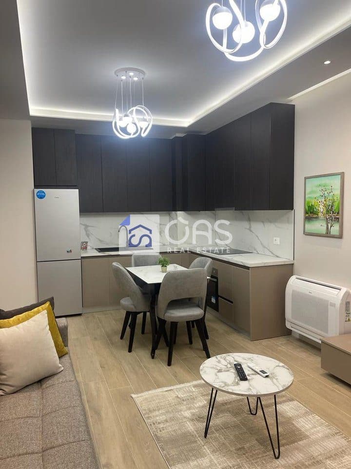 Jepet me qera apartament 1+1 tek Komuna Parisit (Kompleksi Olimpik) 3