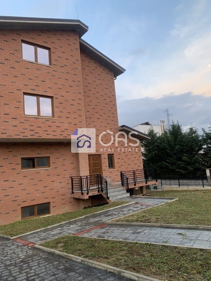Vilë 6+5 Me Qira në Mjull - Bathore, Tiranë - 4500€ | 450 m²