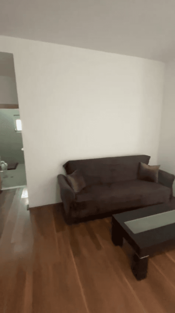 Jepet me qera apartament 1+1 tek Liqeni i Thate 2