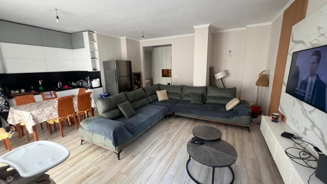 Shitet Apartament 3+1+Verande Ne Laprake cmimi 248,000euro 3