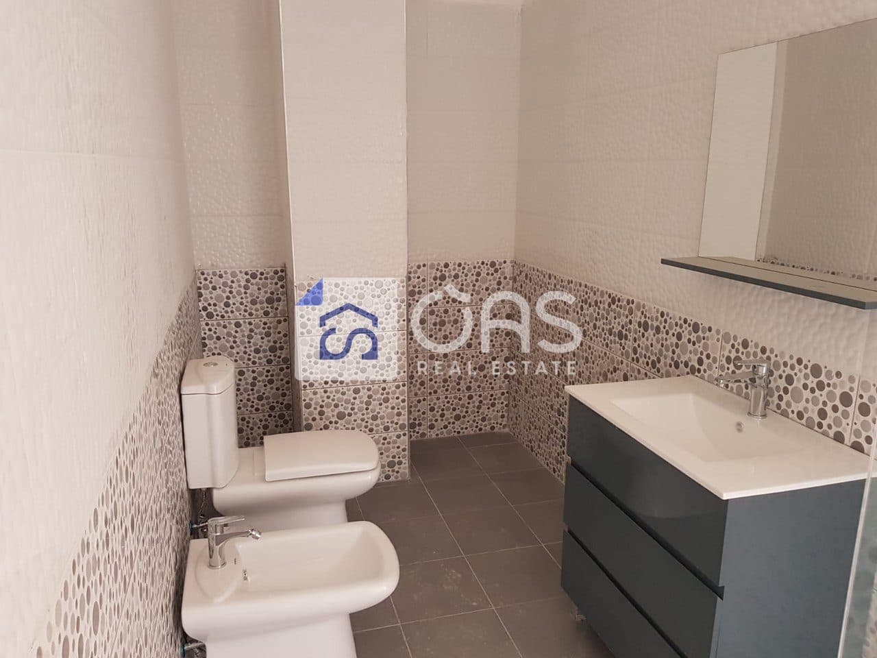 Shitet apartament 3+1+3 tek Liqeni I Thate 3