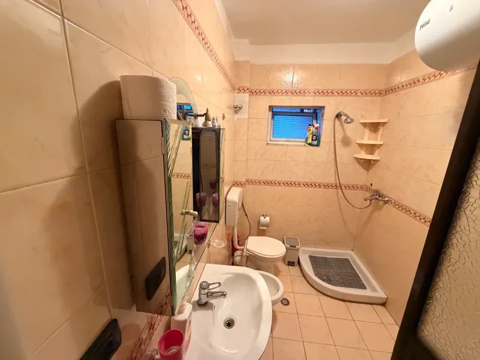 Jepet me qera apartament 2+1 Ne Porcelan 3