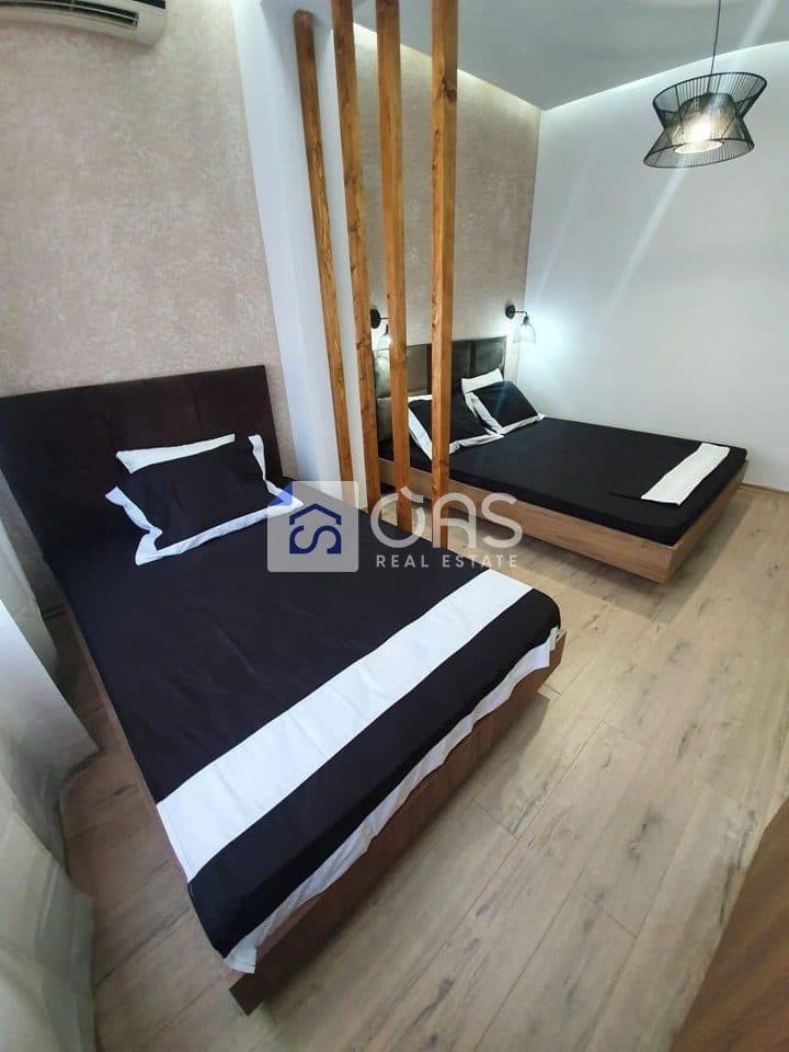 Jepet apartament me qera 1+1 Rruga Brrikadave