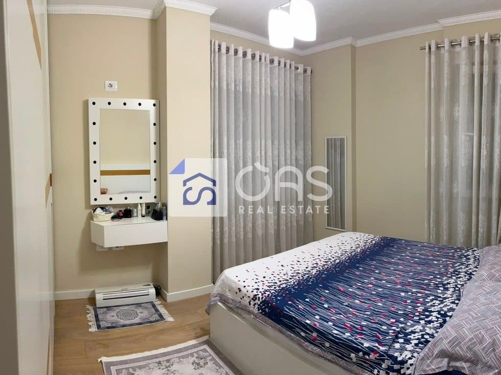 Jepet me qera apartament 2+1 te Komuna e Parisit 2