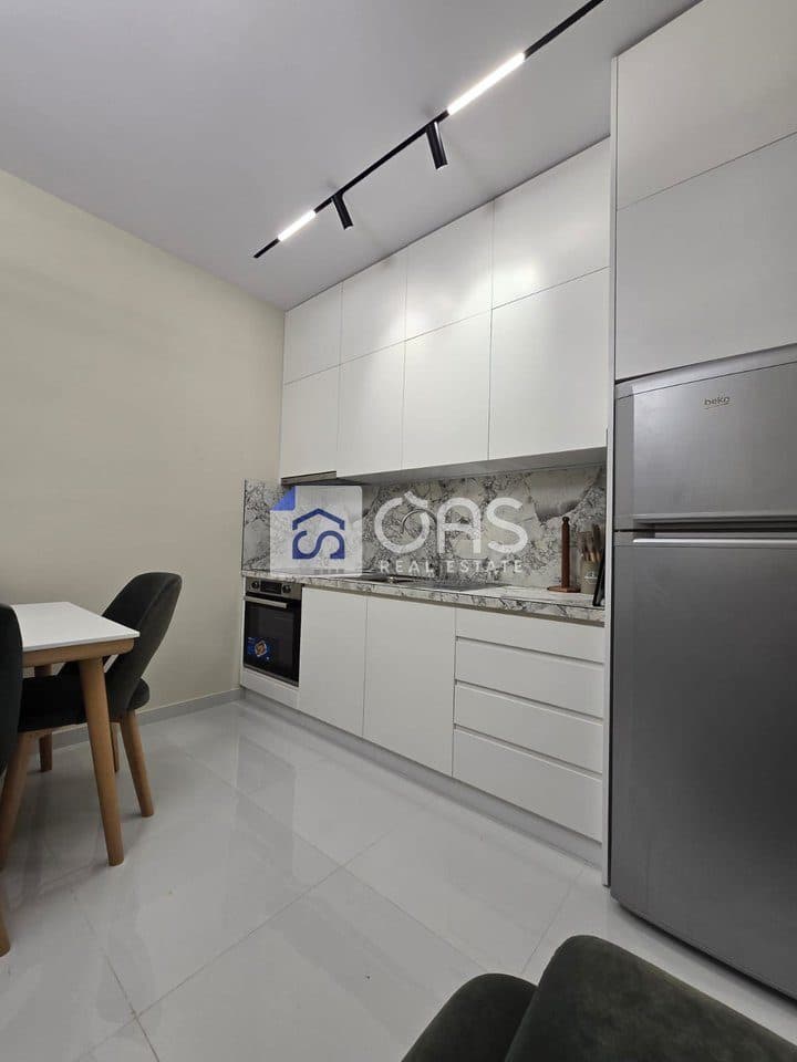 Jepet me qera apartament 1+1 univers city 3