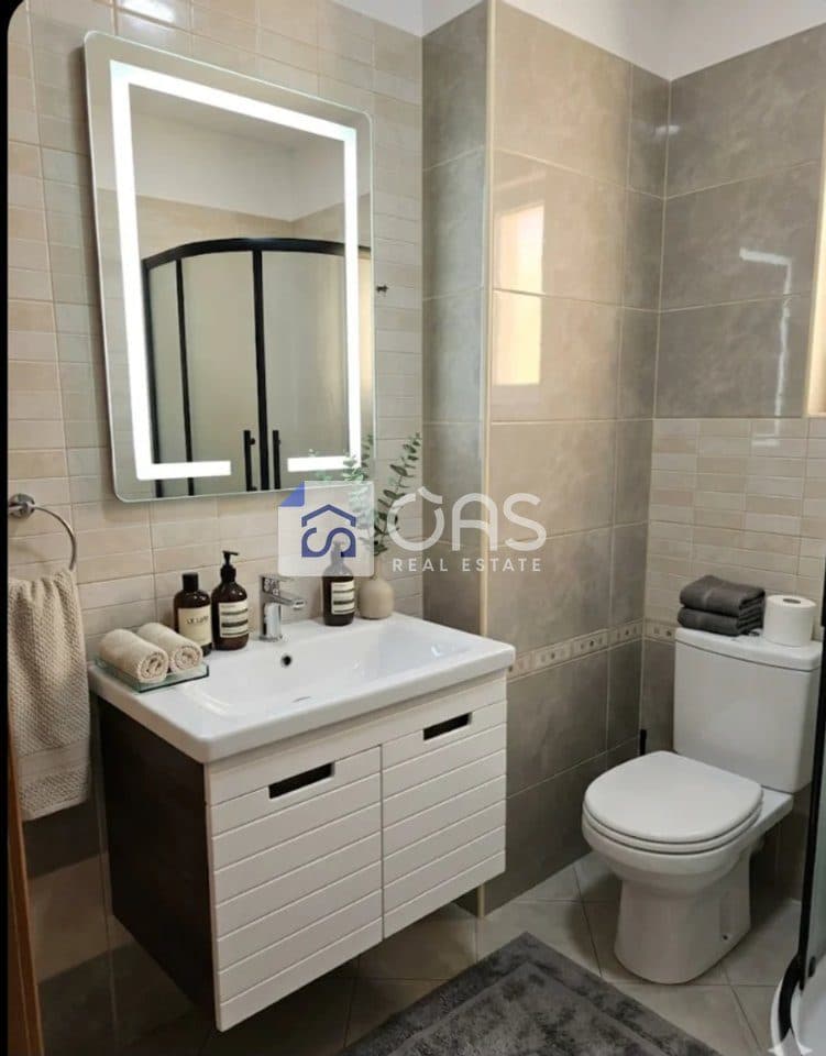 Jepet me qera apartament 1+1 Tek Komuna e Parisit 4