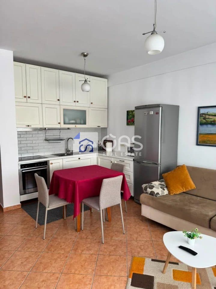 Jepet apartament me qera 1+1 Komuna Parisit
