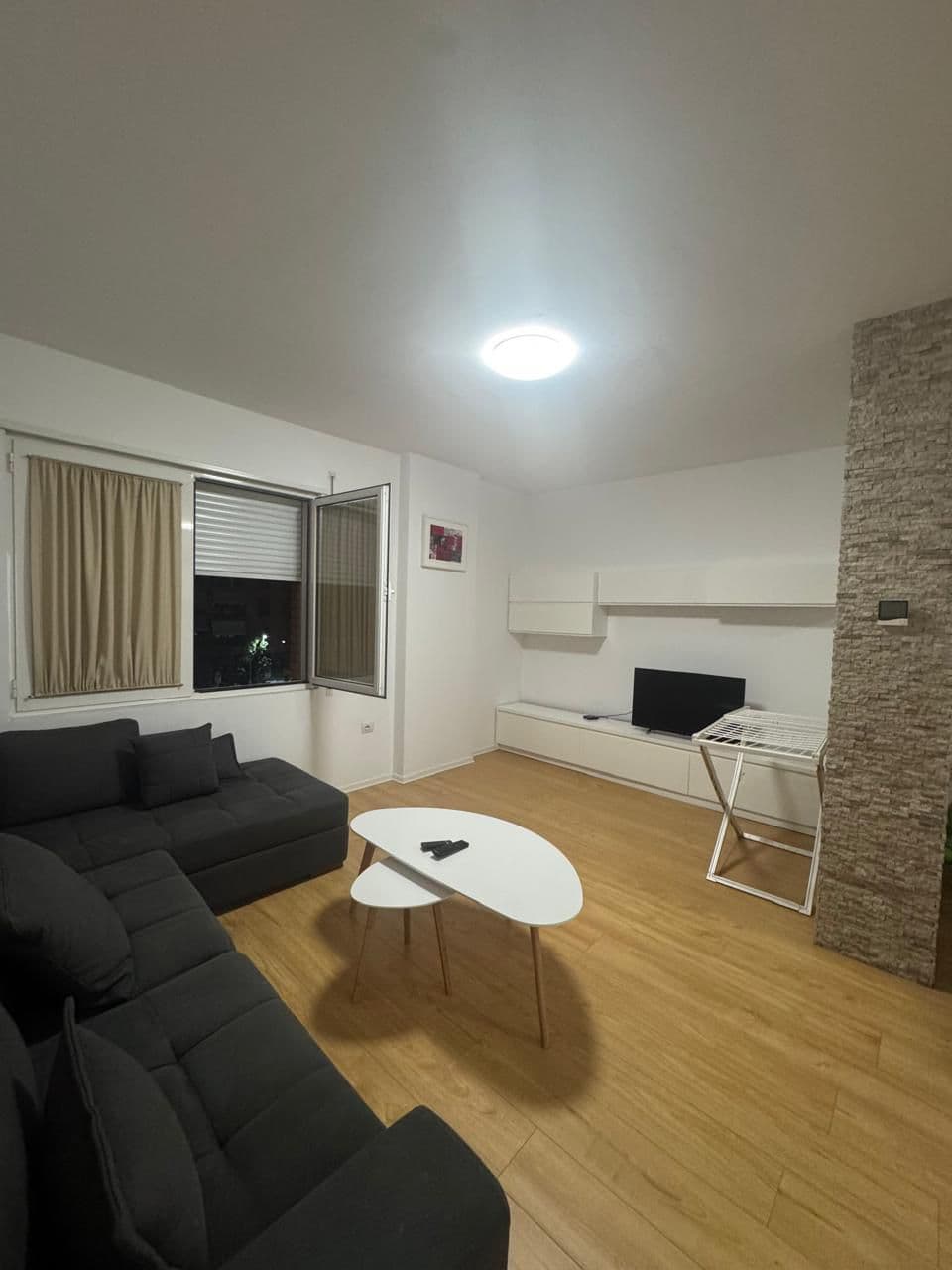Jepet me Qera Apartament 1+1 Ne astir 4
