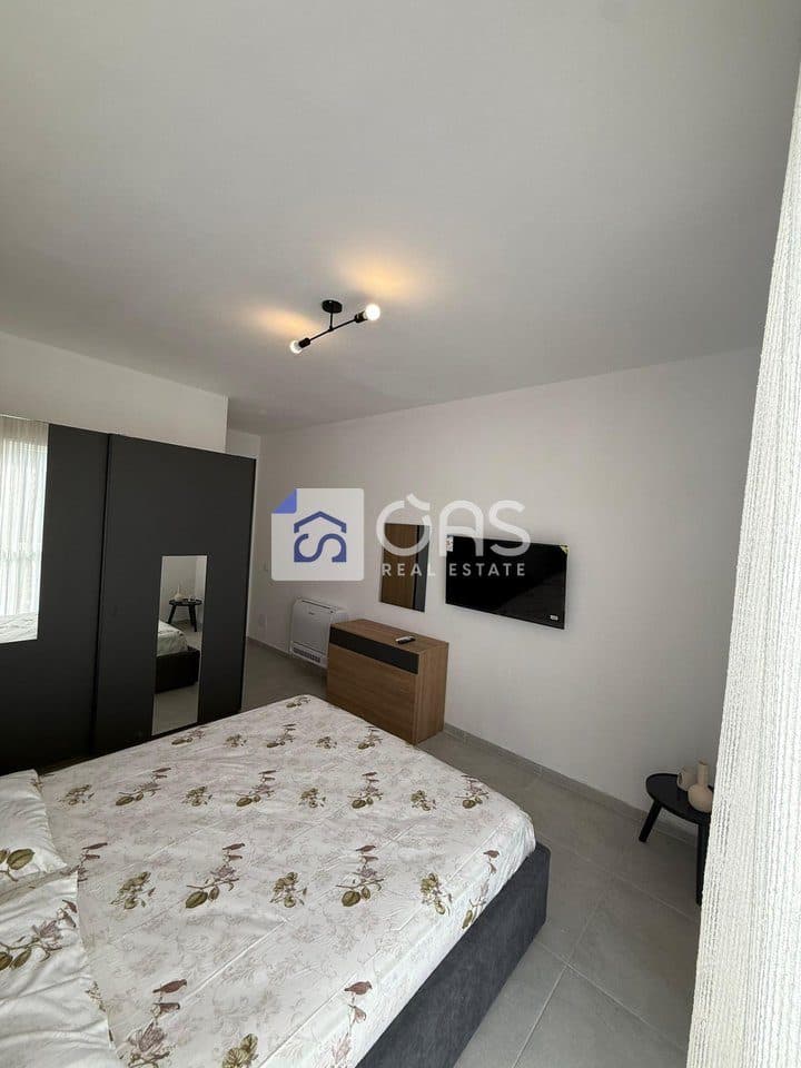Jepet apartament me qera 2+1 tek Univer City 2