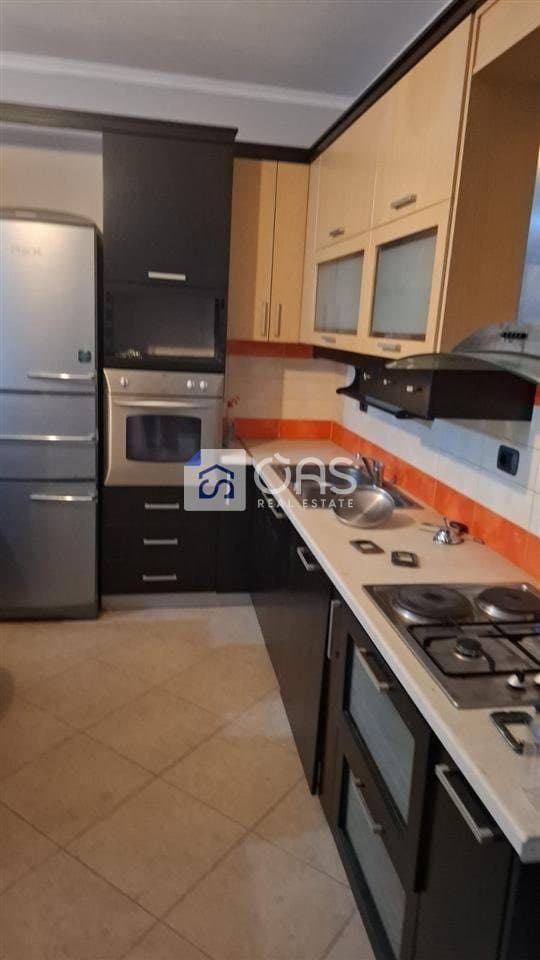 Jepet apartament me qera 2+1 tek Selvia