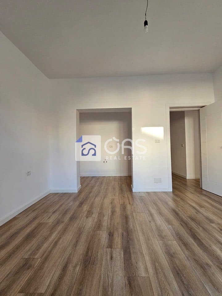Shitet apartament 2+1 ne Qender. 2