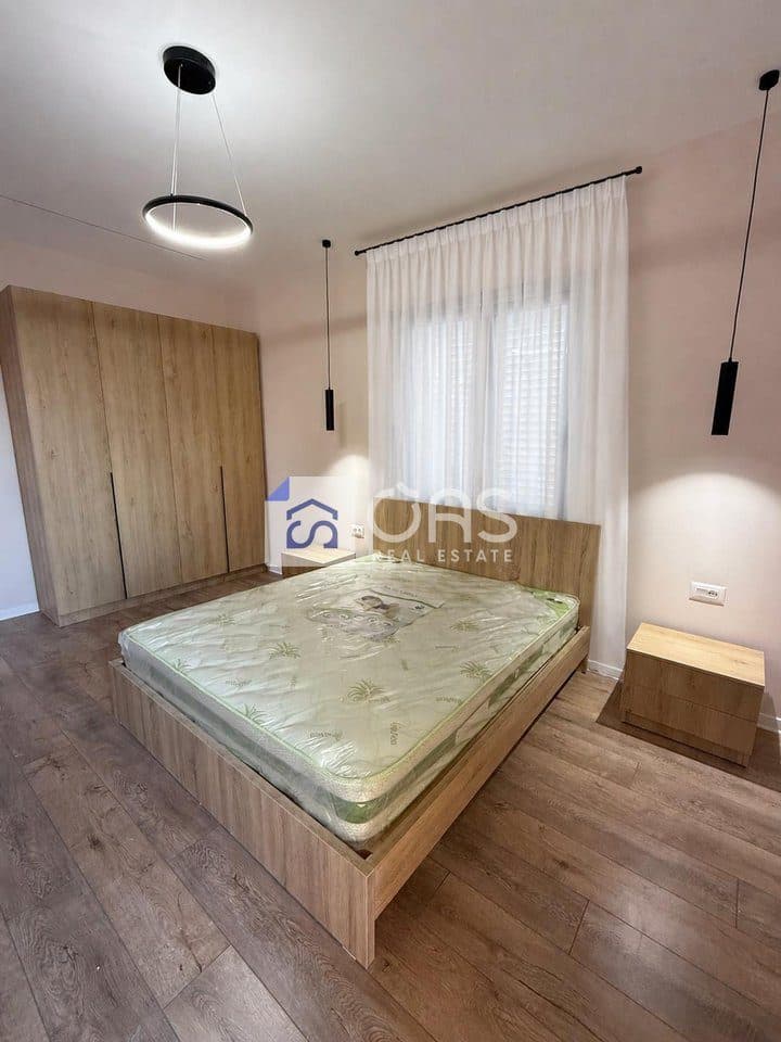 Jepet me qera apartamenti 1+1+parkim liqeni farkes 4