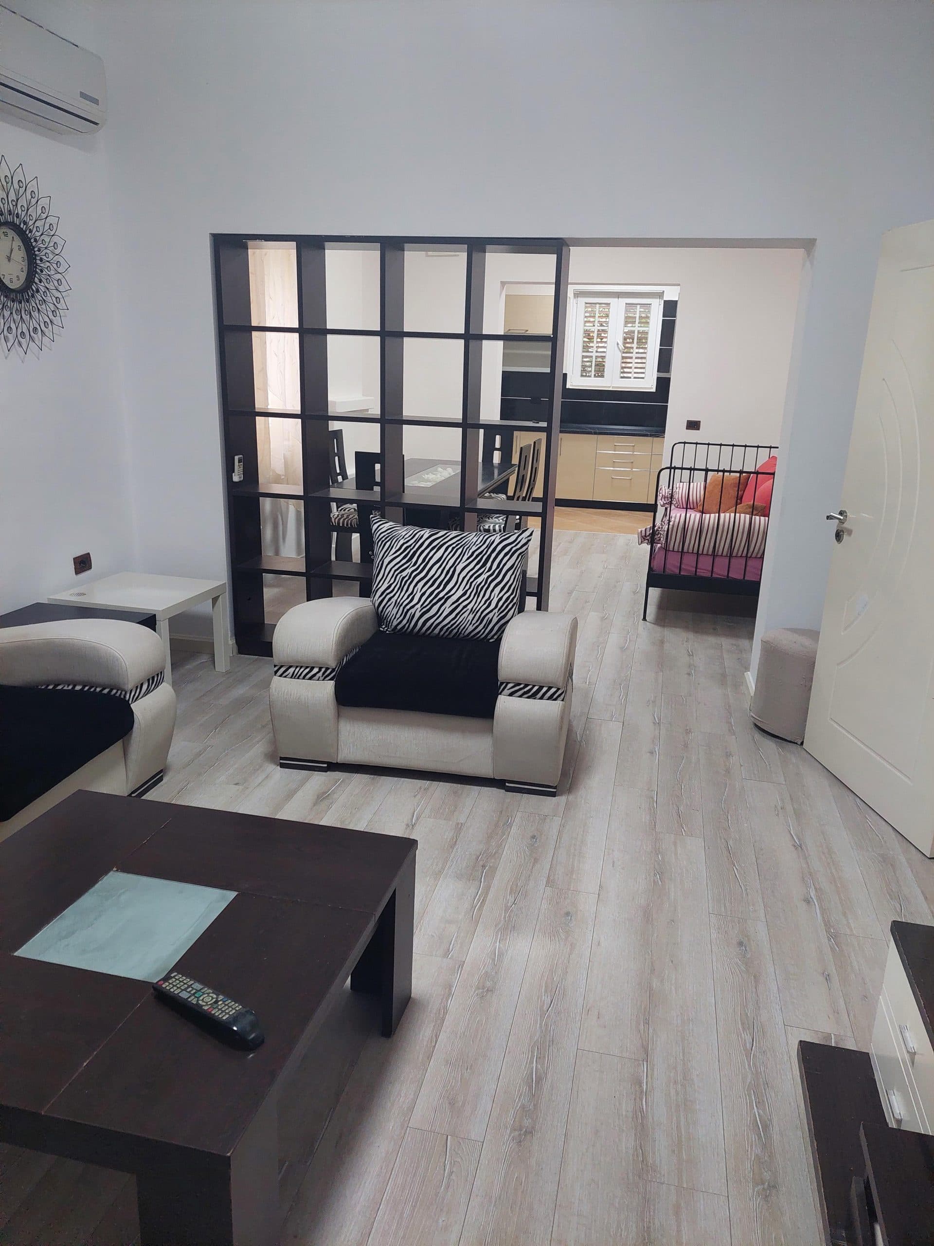 Jepet apartament me qera 2+1 Ne Ali Dem