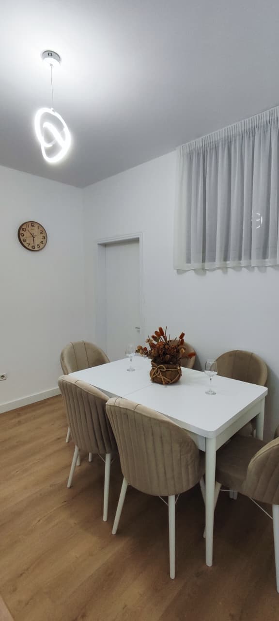 Jepet me qira apartamenti 1+1 qender 4