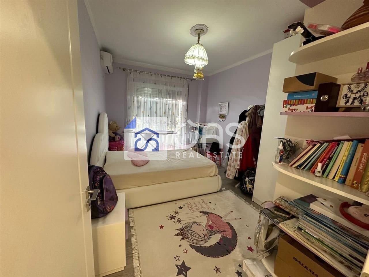 Shitet apartament 3+1 ne Fresk 4