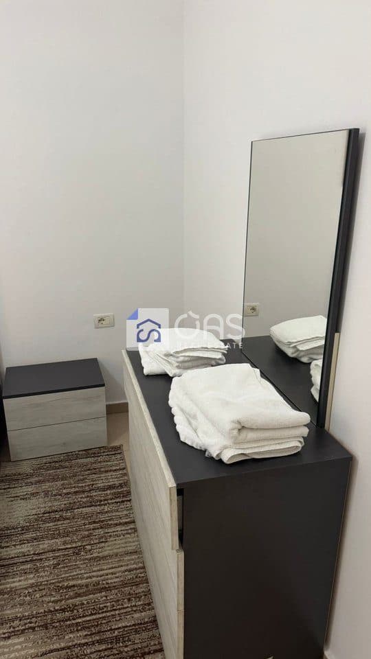 Jepet apartament me qera 1+1 5 Maj 3