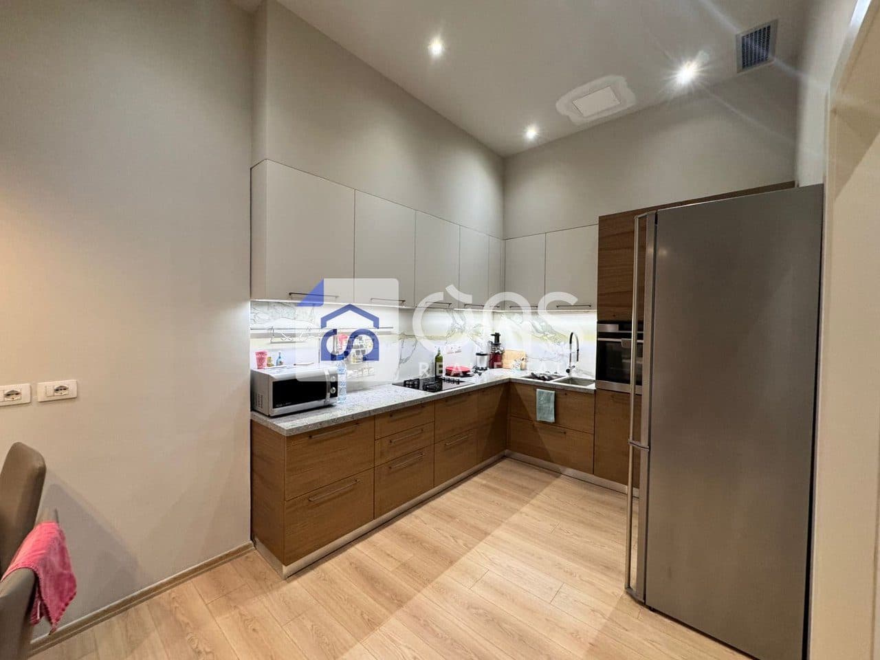 Shitet apartament 3+1+2+2 Garazhde Tek Liqeni i Thate 2