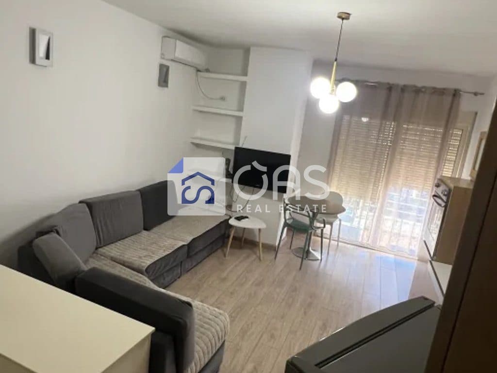Jepet me qera Apartamenti 1+1 Komuna e Parisit 1