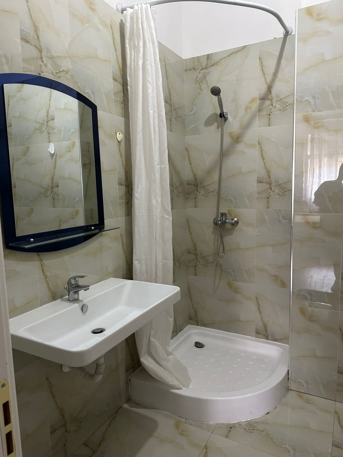 Jepet me qera apartament 2+1 tek Zogu Zi 4