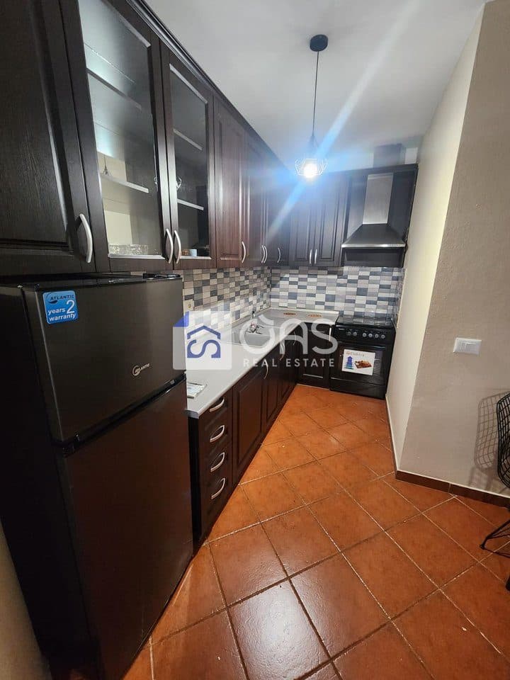 Jepet apartament me qera 1+1 Pallati Me Shigjeta