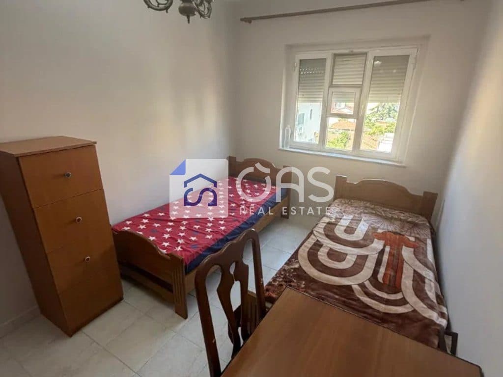 Jepet me qera Apartamenti 3+1 Qender Rruga fortuzi 4