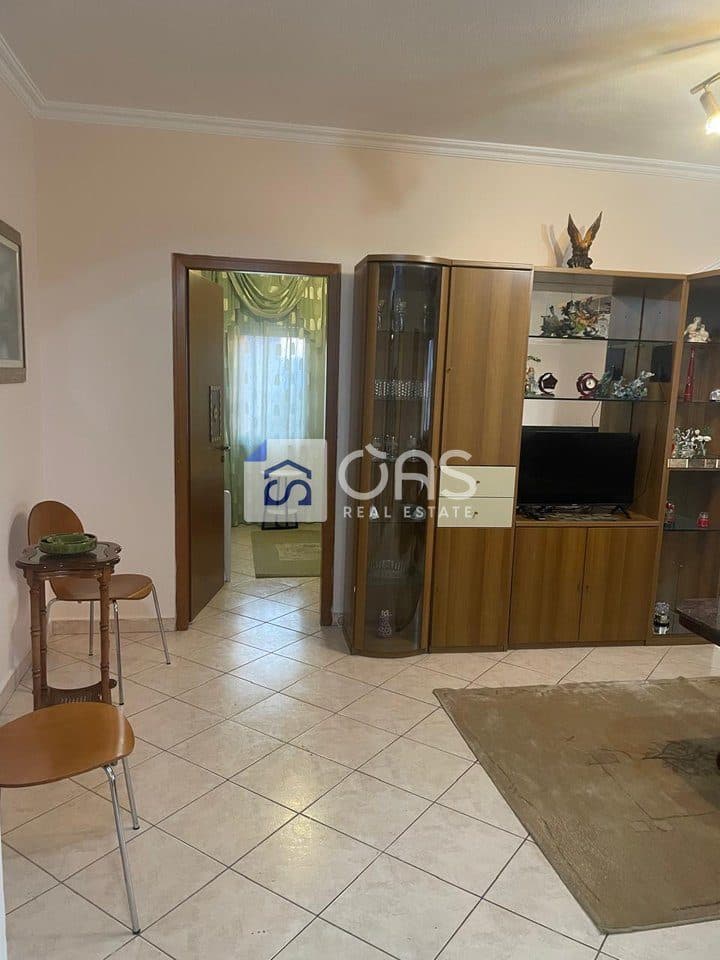 Jepet me qera apartamenti 2+1 Stacioni Trenit 4