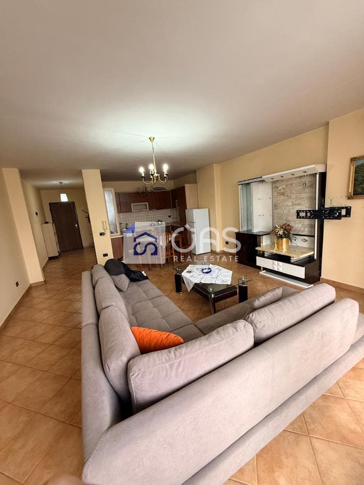 Jepet apartament me qera 2+1 tek Delijorgji