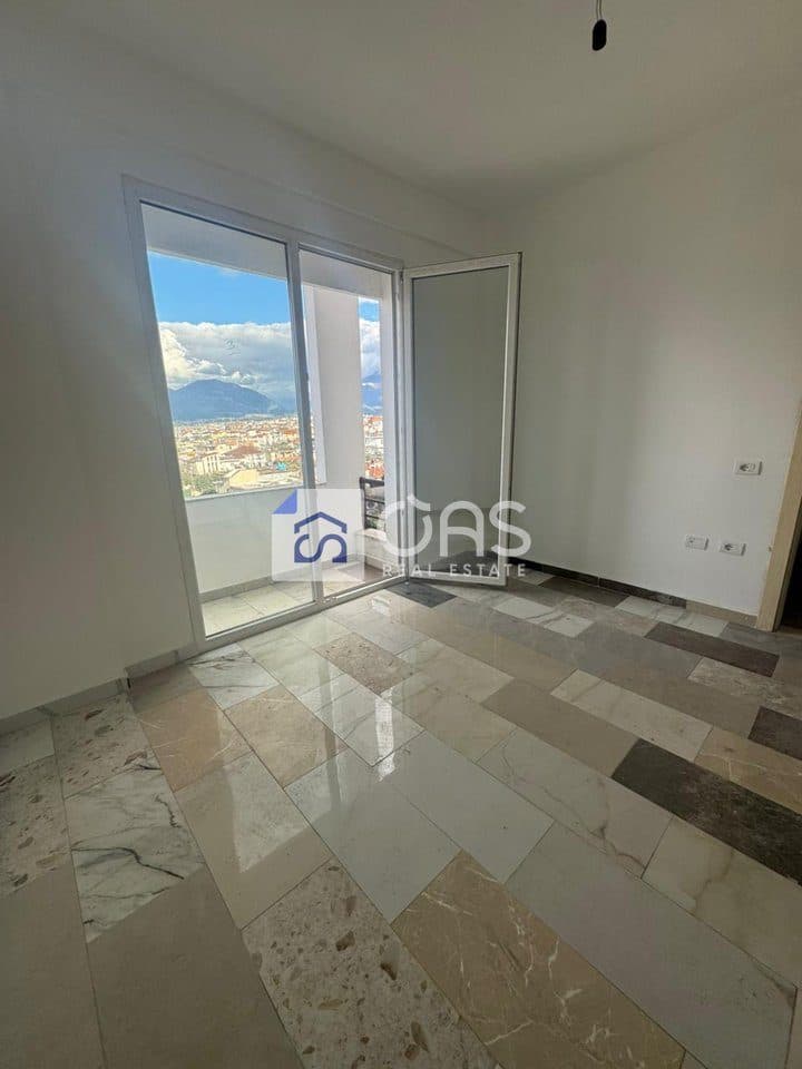 Shitet apartament 2+1+2 ne Pallatet e Verdha