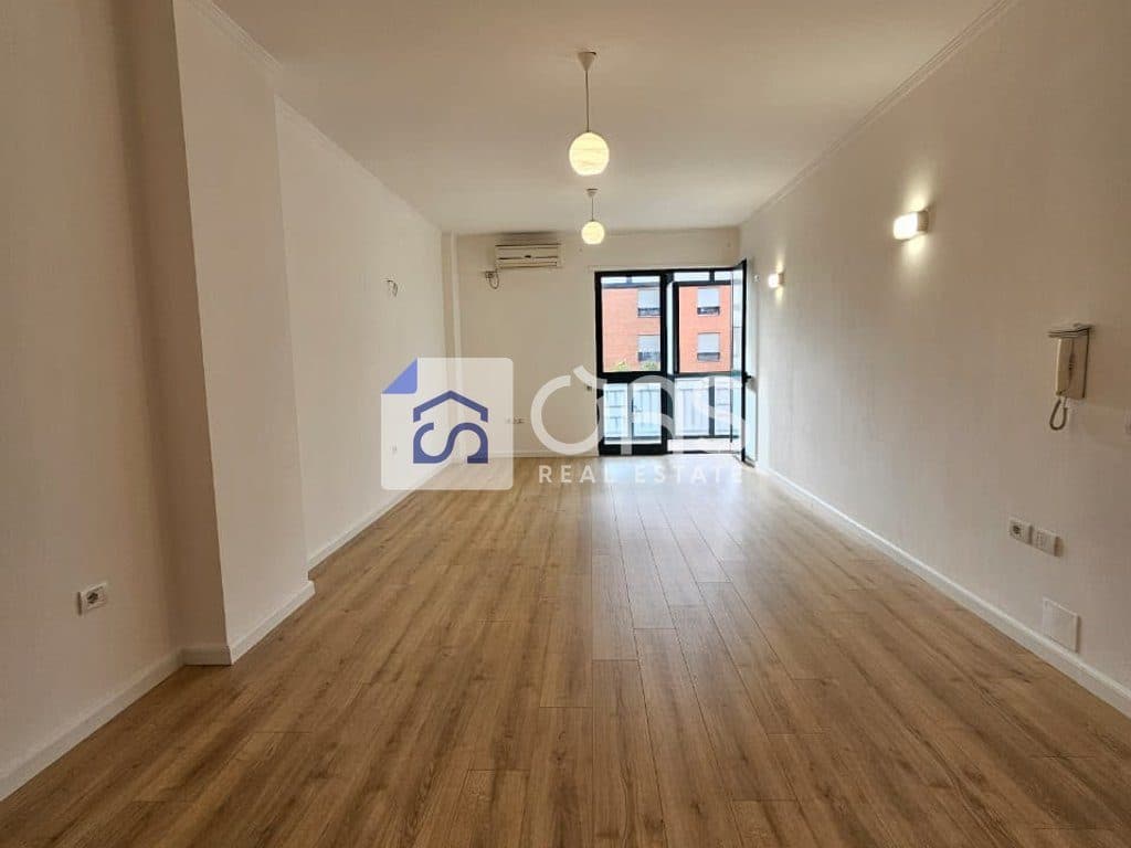 Shitet apartament 1+1 tek Rruga e Kavajes perball Delijorgjit. 4