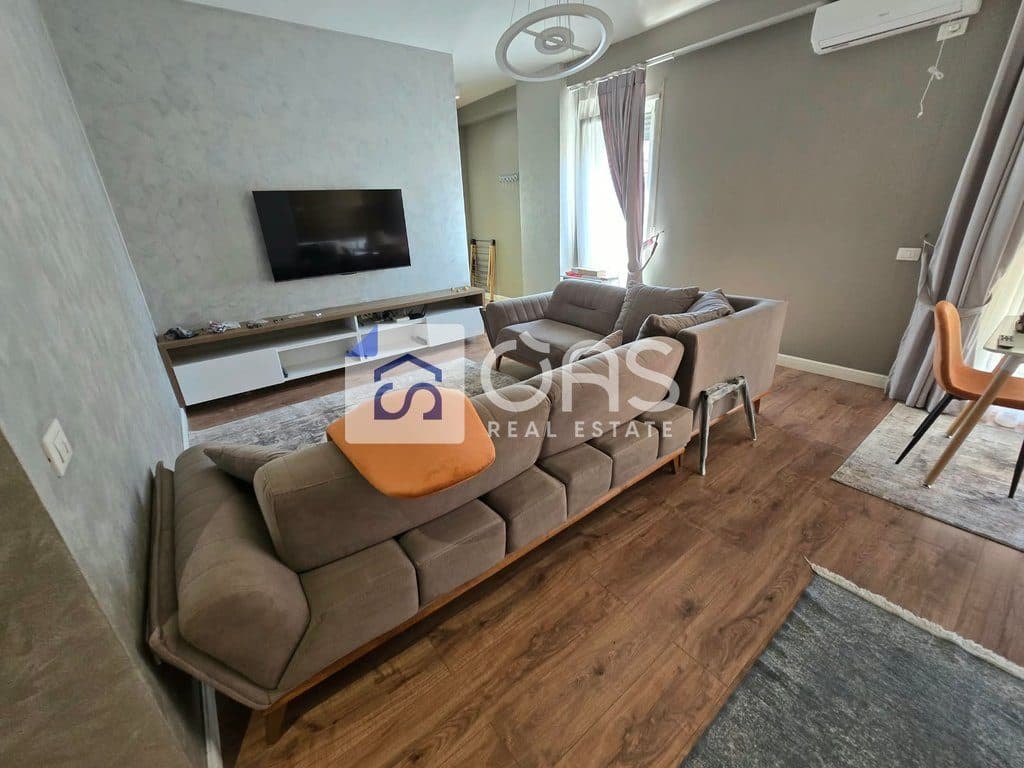 Jepet me qera apartament 1+1 te Bulevardi Zogu i Pare 4